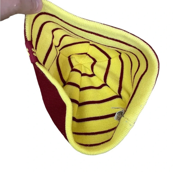 Gryffindor Beanie Winter Hat Striped Red Yellow Universal Studios Harry Potter - Picture 3 of 7